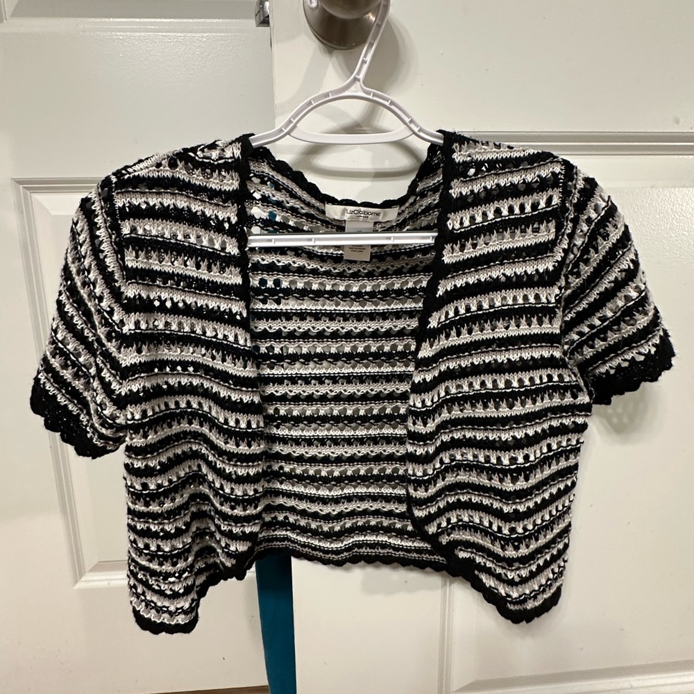 Cute short-sleeved sweater shirt